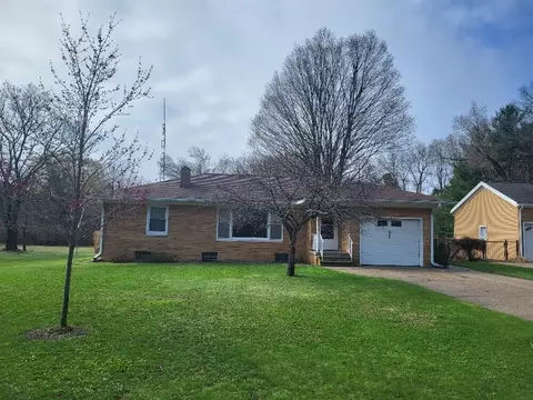 5867 Dowling St, Montague, MI 49437