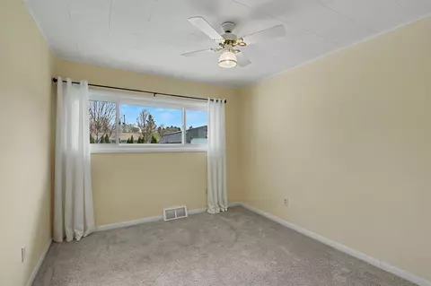 Bedroom - 3423 Balmars Ave, Jackson, MI 49201 photo 4 of 10