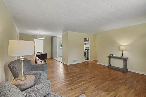 Living - 3423 Balmars Ave, Jackson, MI 49201 photo 3 of 5