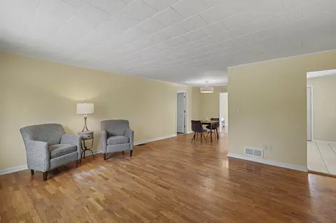 Living - 3423 Balmars Ave, Jackson, MI 49201 photo 4 of 5