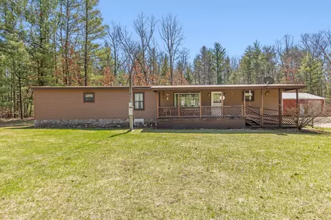 21161 W Gates Rd, Howard City, MI 49329