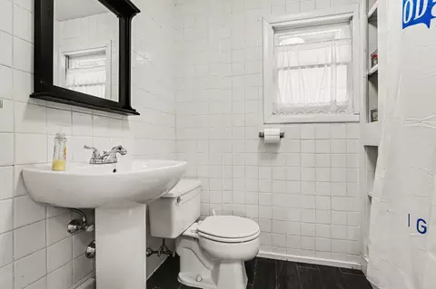 Bath - 606 Birch St, Marshall, MI 49068 photo 1 of 1