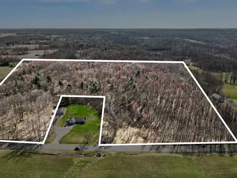 10410 N Division NE, Sparta, MI 49345