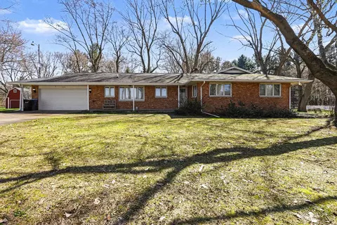 7052 N 30th St, Richland, MI 49083