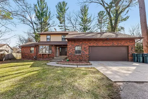 1437 Brookwood Dr, Norton Shores, MI 49441