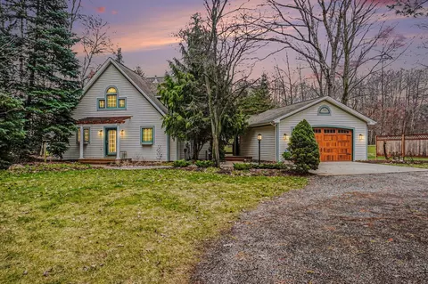 9362 Clubhouse Dr W, Stanwood, MI 49346
