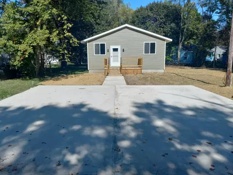 377 Parker Ave, Benton Harbor, MI 49022