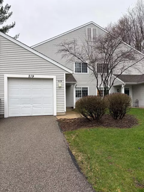 219 Hunters Ln NE #3, Rockford, MI 49341