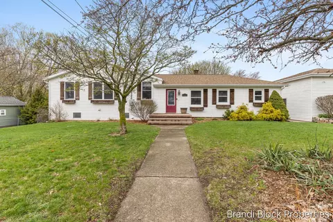 4275 Lester Dr NE, Grand Rapids, MI 49525