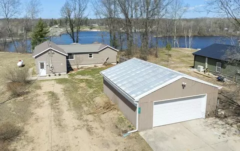 1471 E Beechwood Ln, White Cloud, MI 49349