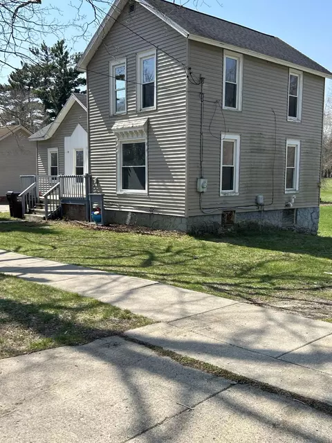 714 N Maple Grove Ave, Hudson, MI 49247