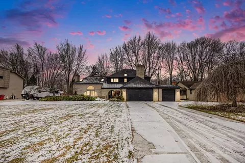 27110 Hickory St, Harrison Township, MI 48045