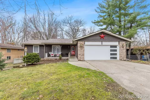 1879 Holliday Dr SW, Wyoming, MI 49519