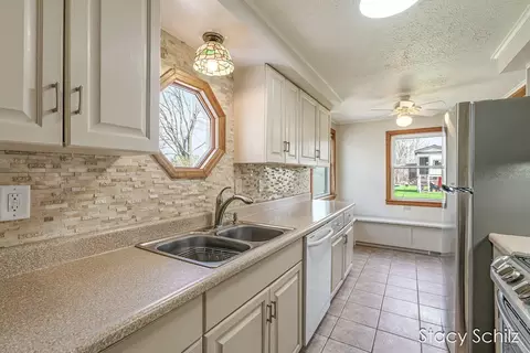 Kitchen - 129 Sunset Dr, Dowling, MI 49050 photo 4 of 4
