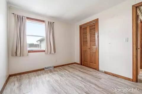 Bedroom - 129 Sunset Dr, Dowling, MI 49050 photo 4 of 6