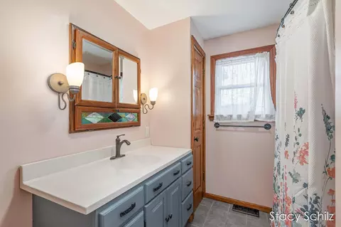 Bath - 129 Sunset Dr, Dowling, MI 49050 photo 2 of 3