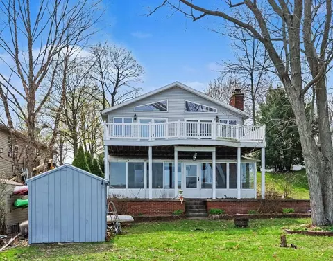 19656 Lakeshore Dr, Three Rivers, MI 49093