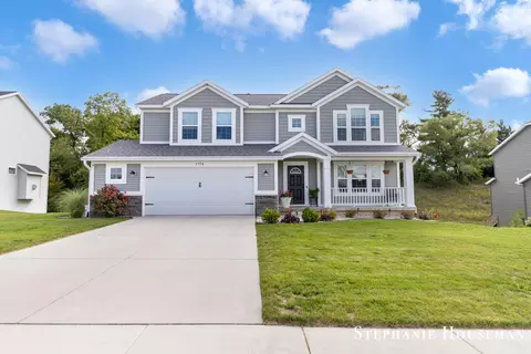1774 Solitude Dr NE, Grand Rapids, MI 49525