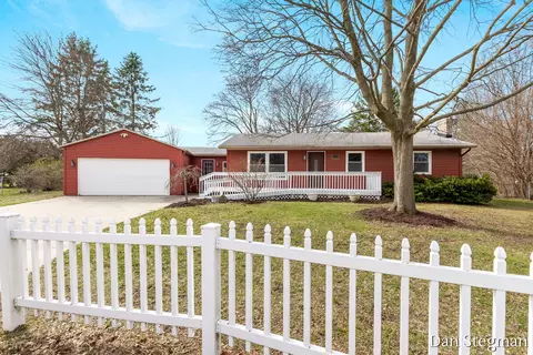 2791 Sandalwood Ct NE, Grand Rapids, MI 49525
