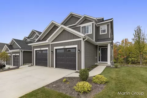 2213 Watertown Way NE, Grand Rapids, MI 49505