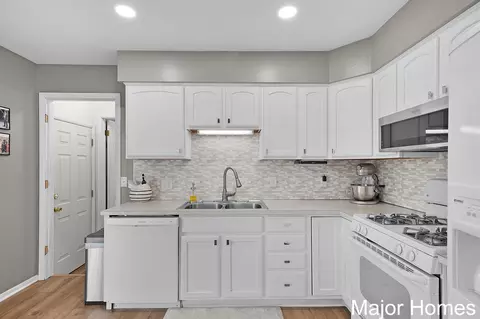 Kitchen - 4076 Ranchero Dr, Dorr, MI 49323 photo 3 of 3