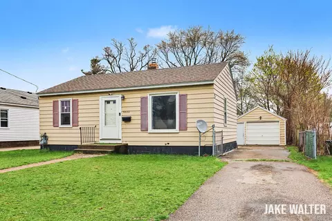 3220 Hillcroft Ave SW, Wyoming, MI 49548