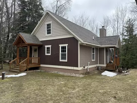 1075 Forest Ridge Trl, Charlevoix, MI 49720