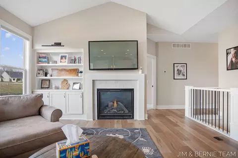 Living - 8367 Bauer Ridge Ave, Jenison, MI 49428 photo 1 of 1