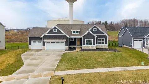8367 Bauer Ridge Ave, Jenison, MI 49428