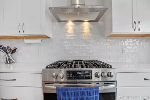 Kitchen - 8367 Bauer Ridge Ave, Jenison, MI 49428 photo 6 of 7