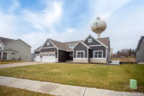 Exterior - 8367 Bauer Ridge Ave, Jenison, MI 49428 photo 2 of 8
