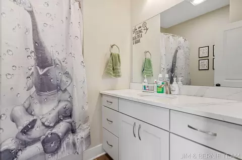 Bath - 8367 Bauer Ridge Ave, Jenison, MI 49428 photo 3 of 3
