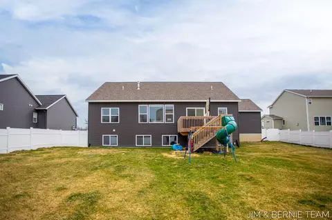 Exterior - 8367 Bauer Ridge Ave, Jenison, MI 49428 photo 5 of 8