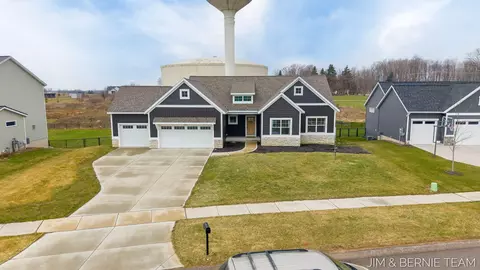 8367 Bauer Ridge Ave, Jenison, MI 49428
