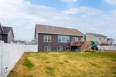 Exterior - 8367 Bauer Ridge Ave, Jenison, MI 49428 photo 6 of 8