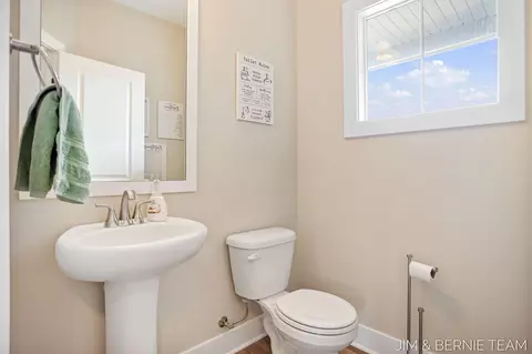 Bath - 8367 Bauer Ridge Ave, Jenison, MI 49428 photo 2 of 3