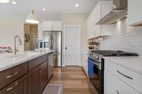Kitchen - 8367 Bauer Ridge Ave, Jenison, MI 49428 photo 4 of 7