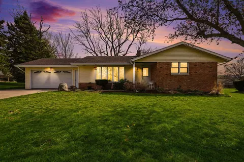 6158 Sandy Hill Dr, Eau Claire, MI 49111