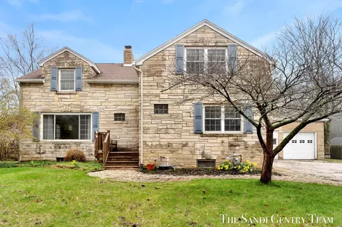 15008 Lakeshore Dr, Grand Haven, MI 49417