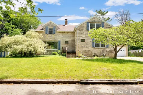 15008 Lakeshore Dr, Grand Haven, MI 49417