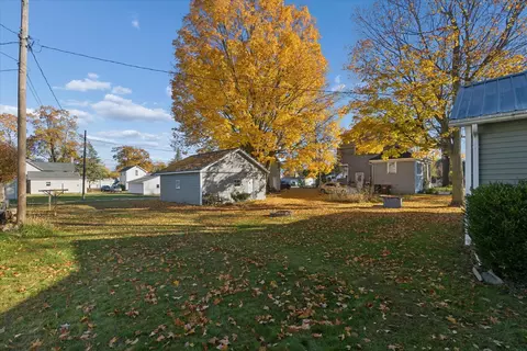 Exterior - 311 E Pine St, Edmore, MI 48829 photo 5 of 12