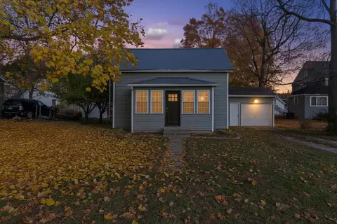 311 E Pine St, Edmore, MI 48829