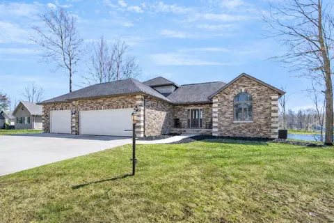 9613 Fawn Ridge Rd, Stanwood, MI 49346