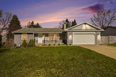 6593 Crownpointe Dr SW, Byron Center, MI 49315