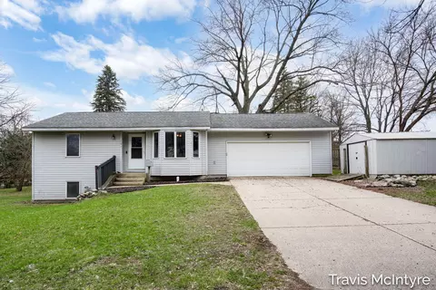 103 W Union St, Greenville, MI 48838