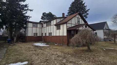 710 E Foster St, Ludington, MI 49431