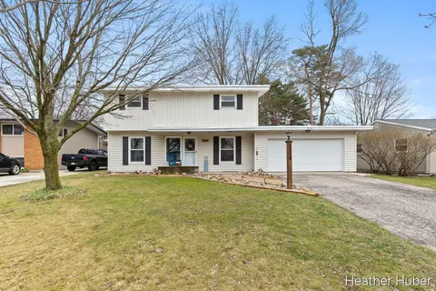 8314 Peachtree Ave NE, Rockford, MI 49341