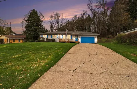 2739 Hillcrest Dr, New Era, MI 49446