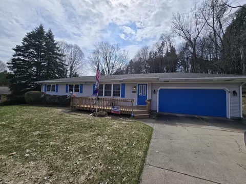 2739 Hillcrest Dr, New Era, MI 49446