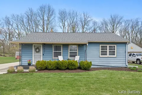1421 Aberdeen St NE, Grand Rapids, MI 49505